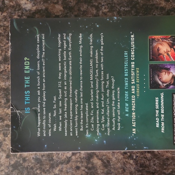 Aurora Rising 3 books - Picture 5 of 6